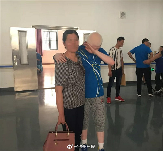 中国人寿：每股派发现金红利人民币0.45元