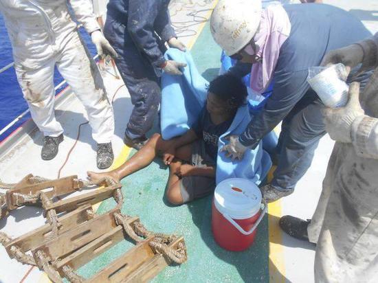 中国驻伊朗使领馆提醒：中国公民暂勿来伊