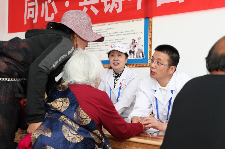 现场调研丨新疆中泰集团党委副书记、总经理马文郁一行调研托克逊能化
