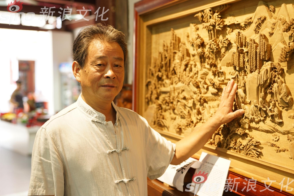 男子回到家又热又渴，随手拿起桌上的“矿泉水”一饮而尽险丧命，妻子急坏：是我刚调配的农药
