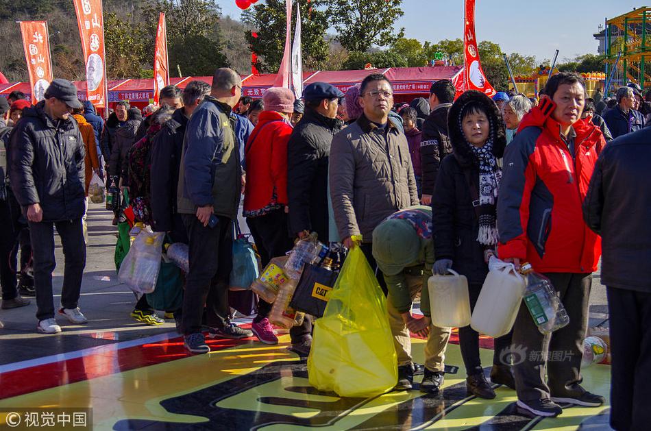 耐克阿迪仍占近九成收入，滔搏转型成果尚未兑现