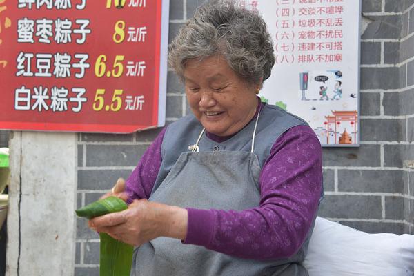 费大厨撤下「全国小炒肉大王」 宣传,上菜口号更换为 「精选黑猪肉、专业大厨炒」,此举带来的影响有多大?