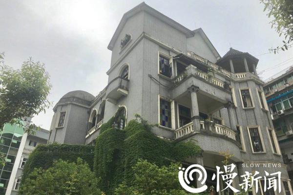 完全看不懂中国网络梗的日本人，被40位中国人一人一句写出了一首神曲
