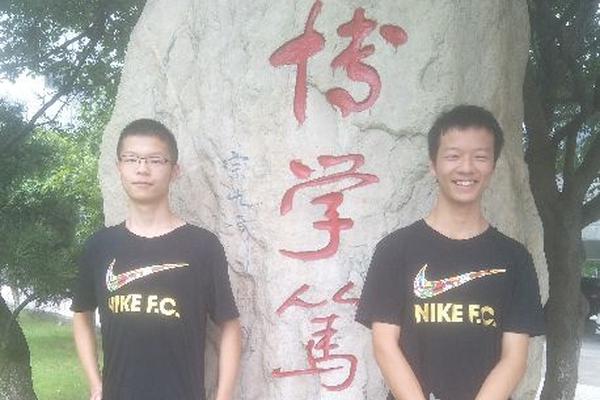 精选双色球专家：嘉仔中头奖654万 道哥中二等92万