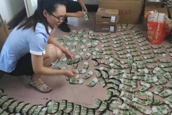 李小萌