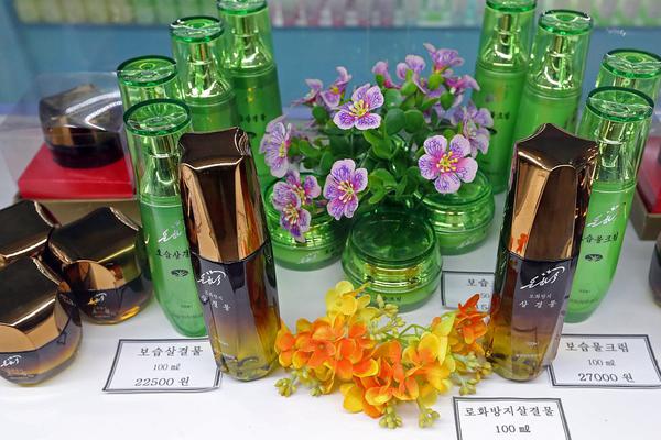 当你打游戏忘回青梅女友消息……
