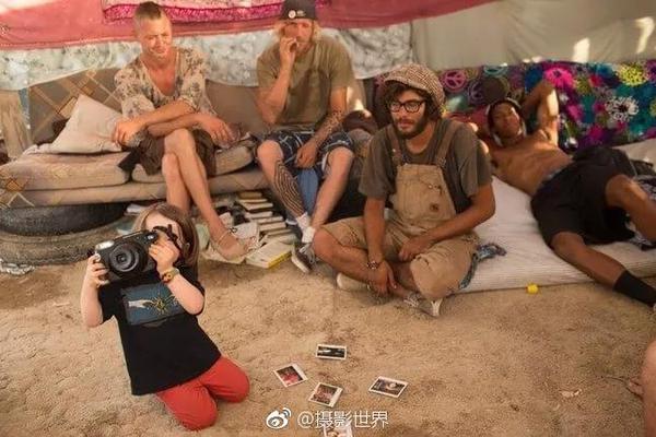 昆铁列车员警告男乘客自重
