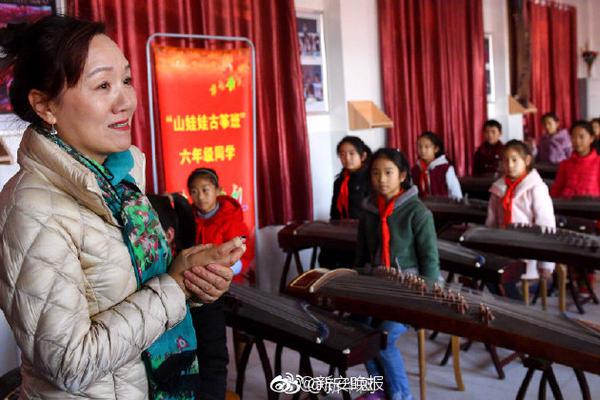 地铁站也能办结婚证了 上万人赶来
