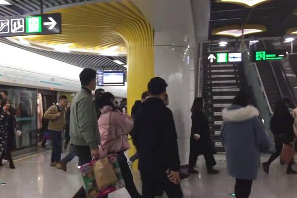 魏京生