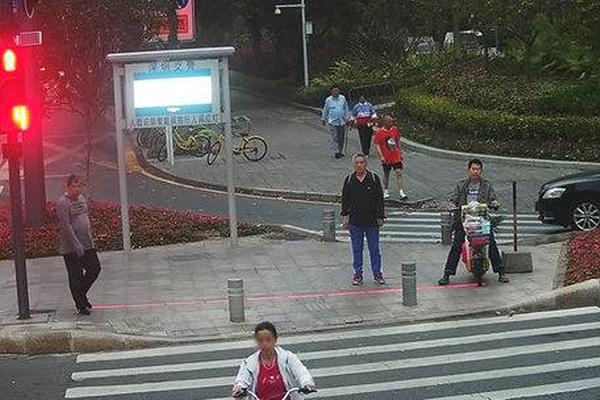 辽宁舰通过台湾海峡有何意图？国防部回应