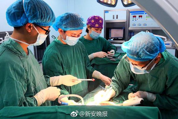 要求转账500亿港元，2名内地男女在香港一银行被抓