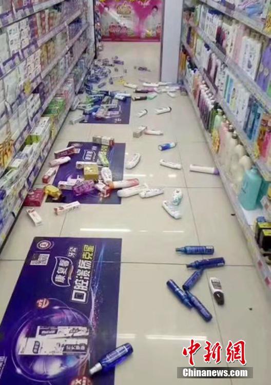巧克力大爷提醒远离岸边