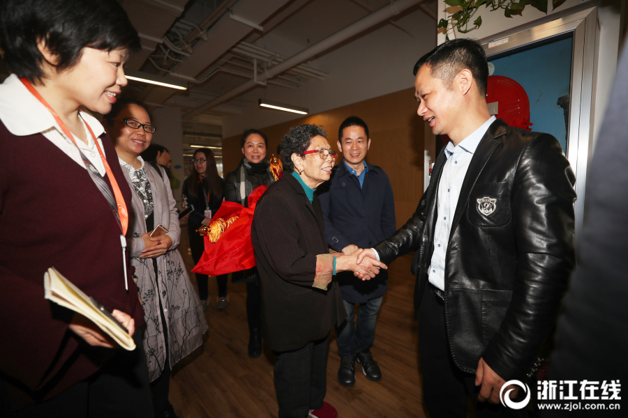 俄罗斯总统新闻秘书：俄不会率先与欧盟开展对话